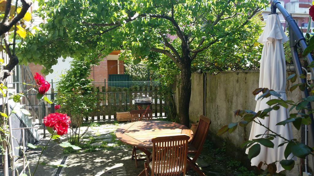 B&B Casa Di Claudia มารีนาดีคาร์รารา ภายนอก รูปภาพ